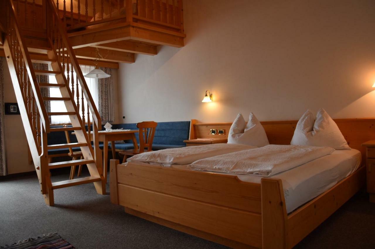 Bed and Breakfast Garni Haus Tyrol Corvara In Badia Esterno foto