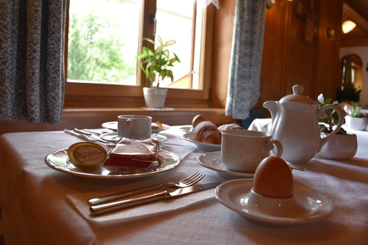 Bed and Breakfast Garni Haus Tyrol Corvara In Badia Esterno foto