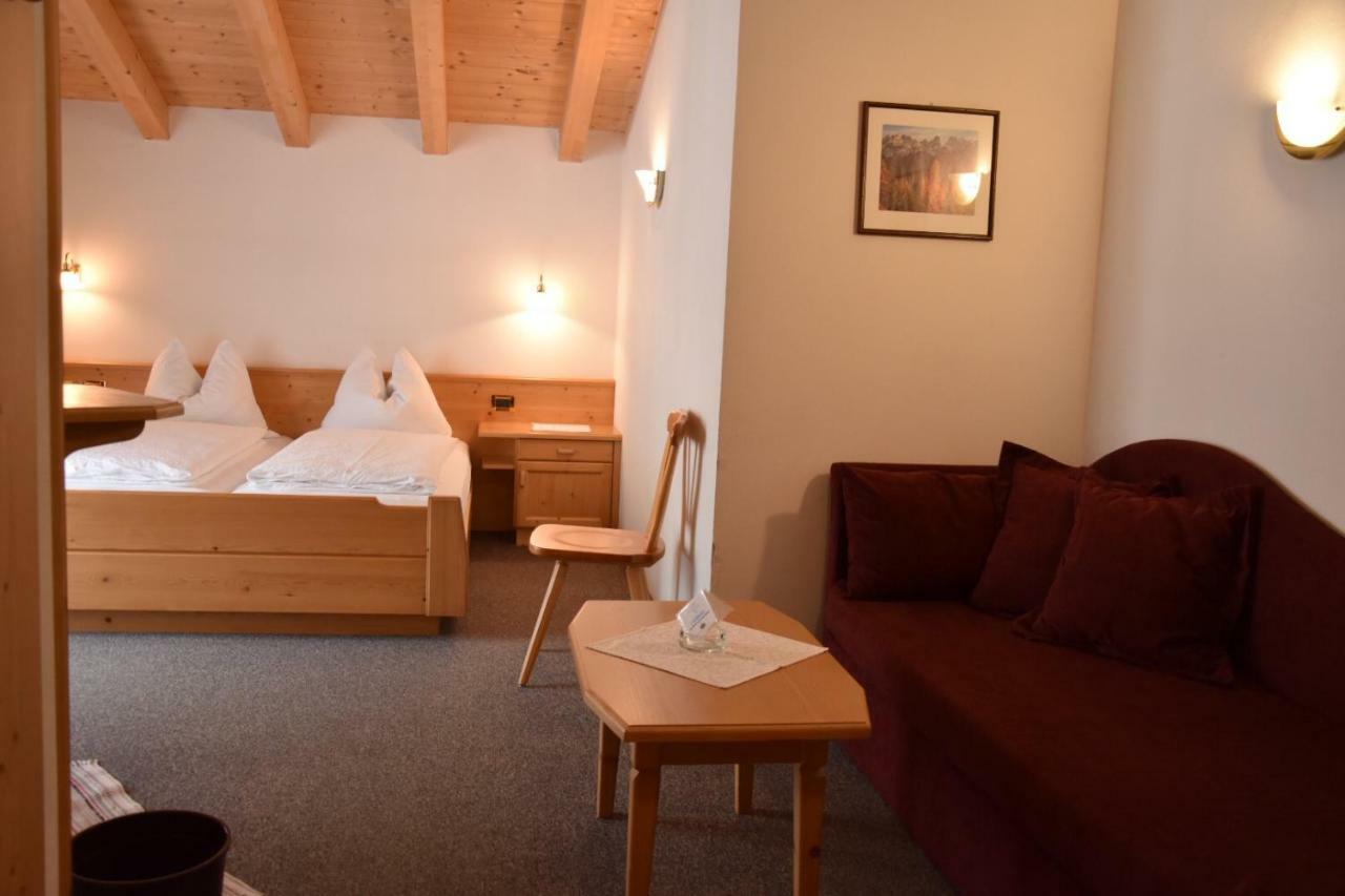 Bed and Breakfast Garni Haus Tyrol Corvara In Badia Esterno foto